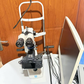 Slit-lamp microscope