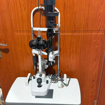 SLIT LAMP